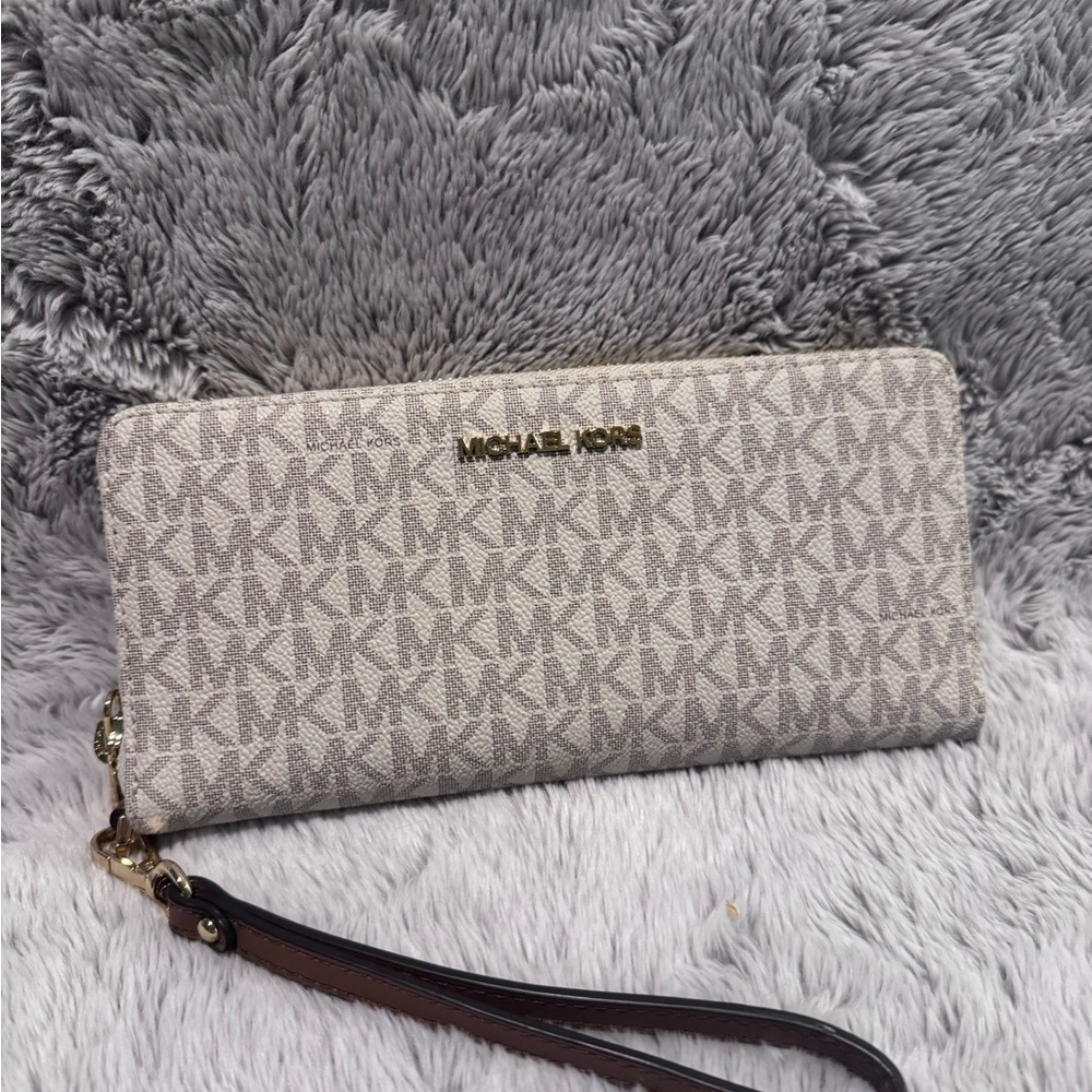 Michael Kors Continental Wristlet Wallet